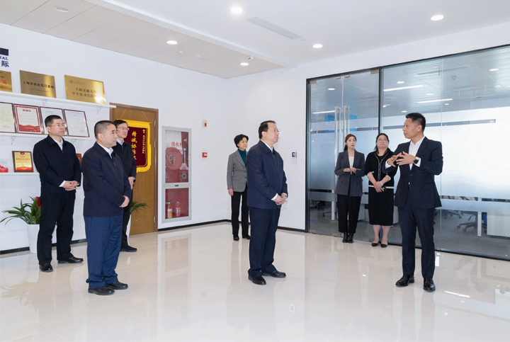 上海市长龚正一行察看AI知名人力资源服务公司CA88官网国际的AI赋能人力资源数据动态分析平台